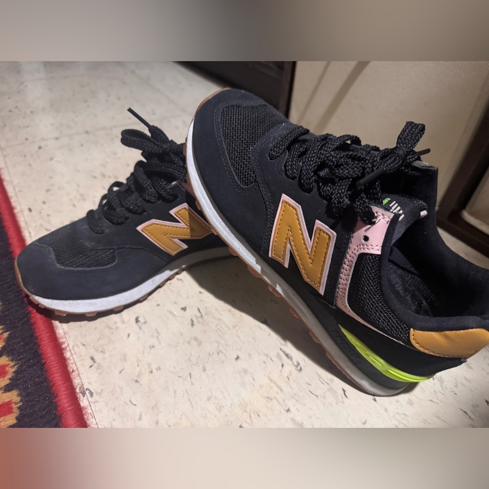 NEW BALANCE Black and Pink Sneakers